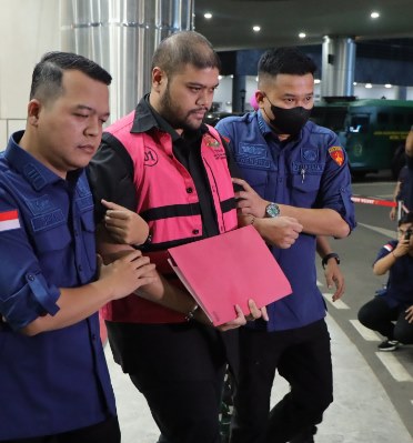 Tim Penyidik JAM PIDSUS Tetapkan Tersangka Pada GHS Pengendali Yayasan Mitra SPPG Dan Melakukan Penahanan